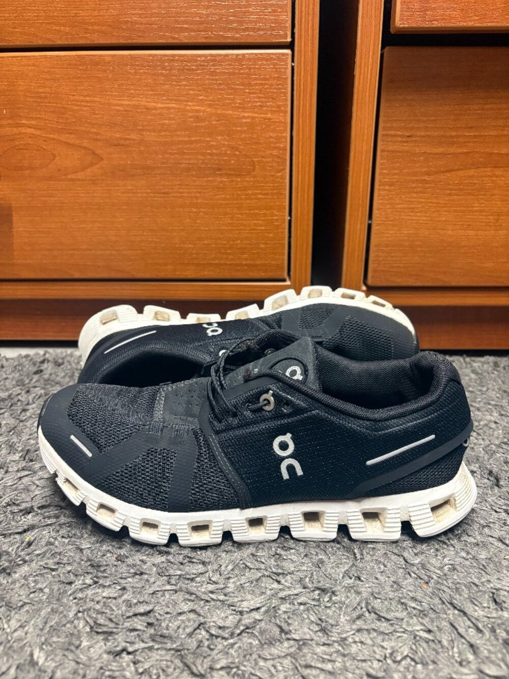 On Cloud 5 Women's 8 Active Running/Walking Shoes Trainers Black/White